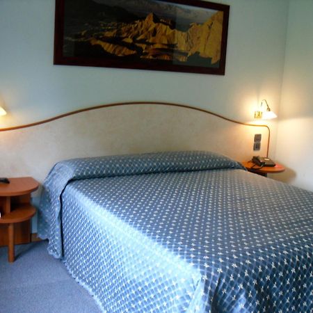 Garni Bellavista Hotel Calceranica al Lago Bagian luar foto