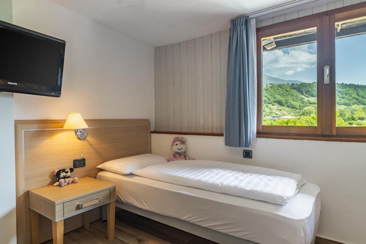 Garni Bellavista Hotel Calceranica al Lago Bagian luar foto