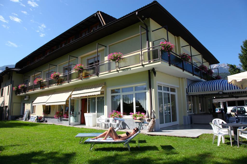 Garni Bellavista Hotel Calceranica al Lago Bagian luar foto